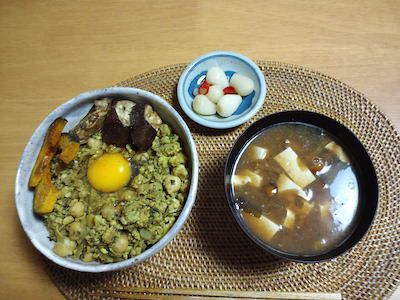 充実のキーマカレー丼