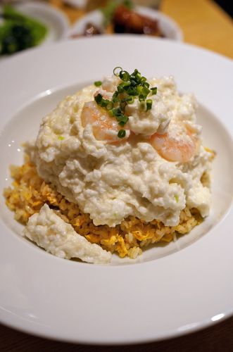 夜に打ち合わせで【マンダリンマーケット文華市場】の中華コース。昼は大橋【Dreams restaurant & bar】でネパールカレー。