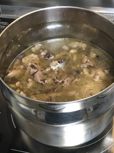 【2019一年分まとめUP】
牛すじカレーづくり
1ニンニクショウガその他香草、ワインと牛すじを圧力鍋でガンガン炊く
2 1に無水...