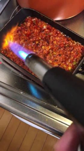【2019一年分まとめUP】
牛すじカレーで取り除いた油脂や肉カスや野菜の絞りカス、端材などをスパイス、唐辛子とと混ぜて焼き固める...