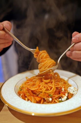 あさだ荘【Agora】で【クボカリー】の久保ちゃんとランチ。今夜木曜日22時は『カレバカラジオ』生放送です。