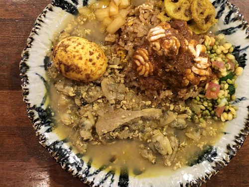 『あきらカレー』~爆発する独創性!!スパイス炒飯×出汁感溢れるカレーの最強タッグ☆~