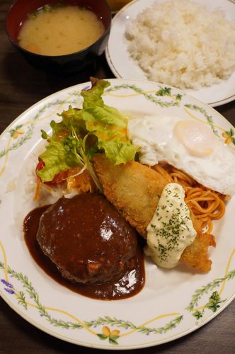 夜は【洋風食堂 枝】で日替わりランチからの【珈琲小林】。昼は【カレバカカレー in とり焼肉エイト】からの【Basking Coffee】。