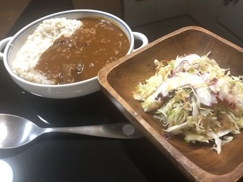 ビーフカレーとタコのカルパッチョ…というかサラダ