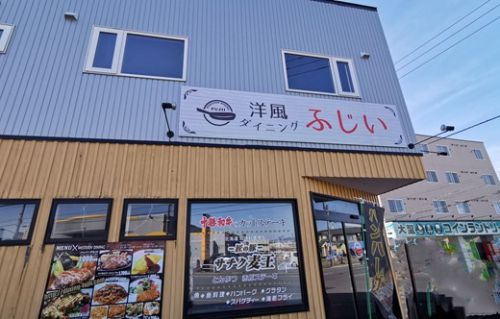 「洋風ダイニング ふじい」テイクアウトのカレーライスを港で楽しむ!