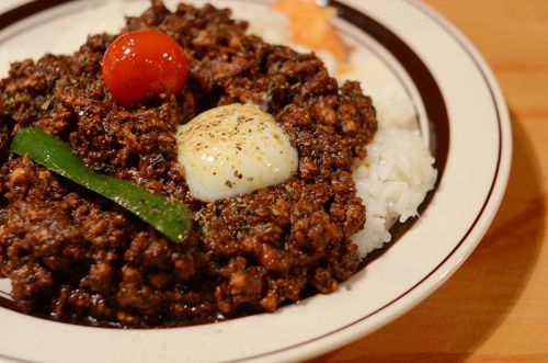 薬院・ダメヤで牛タンキーマサンド、特製Dチキンカレー、トリプルキーマほか
