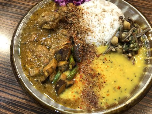 『北新地めしや カリクロ』~マイルドさの中に光る上質さ!!深夜食堂跡地に王道インド式カレー誕生☆~