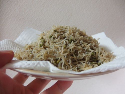 禁煙立呑みゼファー食堂@神戸・東川崎交差点角「オリジナルの京風ちりめん山椒とカレーちりめん山椒のご注文が可能やねん!」