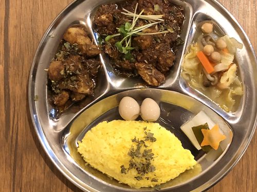 『TRIBAL CURRY』~心地良きオイリー&スパイシー!!高槻カレーシーンを牽引する珠玉のスパイスカレー☆~