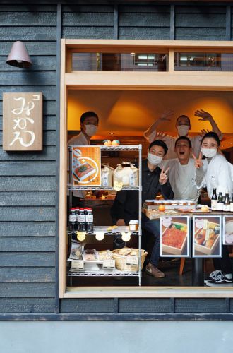 大名【赤坂こみかん】【クボカリー】【マグフォー】でテイクアウト。【珈琲いわくま】で新発売のリキッドアイスコーヒー。