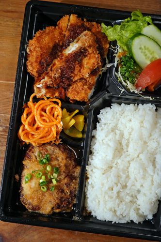 【洋風食堂 枝】でお弁当テイクアウト。5/17日曜日は千早駅前『合同カレー販売会』です。そして昨夜は『カレバカラジオ』でした。