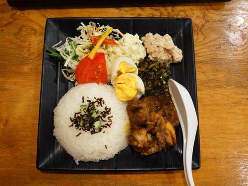 【福岡】人気海鮮居酒屋の海鮮丼&まかないスリランカカレーランチ♪@磯貝 天神店