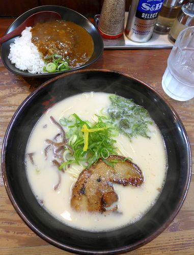 らーめんぶぅ白島店 博多ラーメンにカレーをつけたボリュームランチを食べました 広島市中区 呉市 呉中通り店