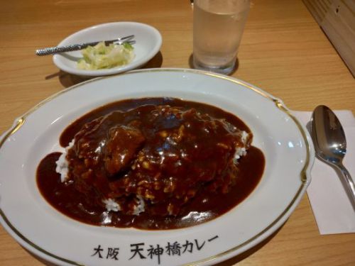 天満の大阪天神橋カレーでコクを重視した味わい深いクイーン!トッピングは一切なくルーで勝負のカレーライスのお店!
