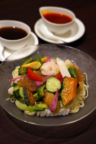 昨夜は【Chinese Kitchen 真心】からの『カレバカラジオ』。今日は【麺道はなもこし】でもこしブラックと【喫茶コティー】でポークカツカレー。
