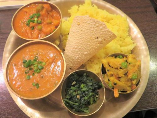 ネパールカレーキッチン「ヒマラヤンビレッジ」(人形町)でランチ「ダルバート定食」