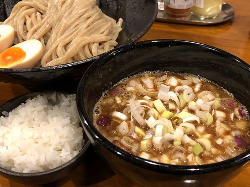 北浜『つけ麺 井出』~豚骨×咖哩のハーモニー!!ビジネス街の人気店が打ち出す濃厚カレーつけ麺☆~