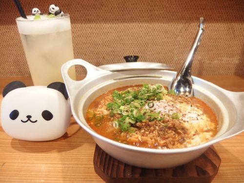 禁煙立呑みゼファー食堂@神戸・東川崎交差点角「賄いやった”カレー麻婆とひよこちゃんの出会い”をデビューさせるねん!」
