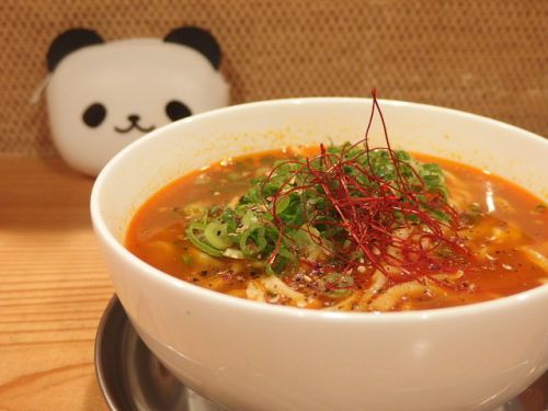 禁煙立呑みゼファー食堂@神戸・東川崎交差点角「賄いから生まれた”スパイスカレーラーメン”を今日からオンメニューにするねん!」