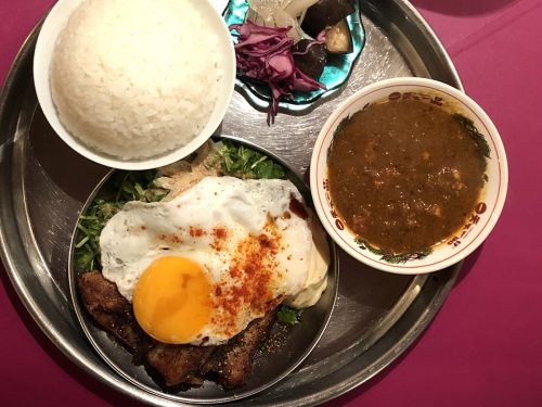 中崎町『スパイスサロン バビルの塔』~これぞ夢のスタイル!!バビル2号店名物のスパイスカレー定食☆~