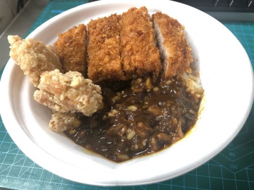 なか卯のプレミアムカツカレーと唐揚げ!ウーバーしてみた。