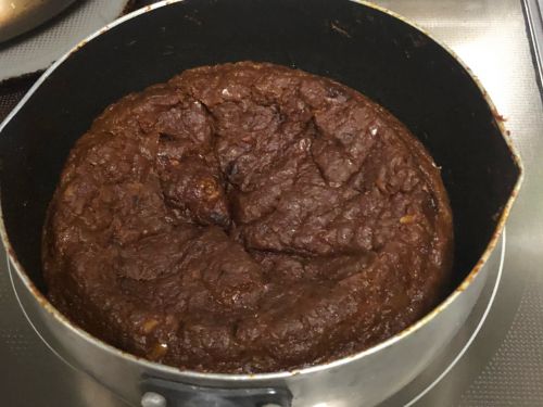 種類にもよりますけど、スープとは別にこうやってカレーベースを作ってます。①ニンニク生姜クミンを油で炒めて一旦取り出して、②玉ねぎを黒くなるまで炒めて、③...