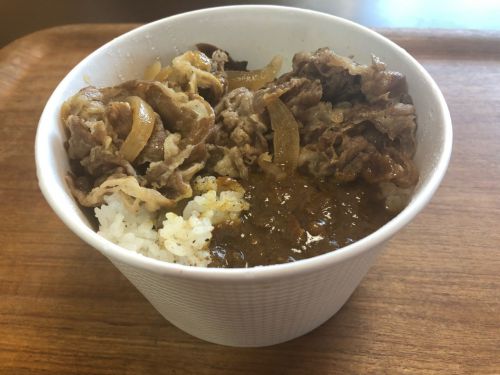 続いてるな…松屋の牛皿と創業カレー
