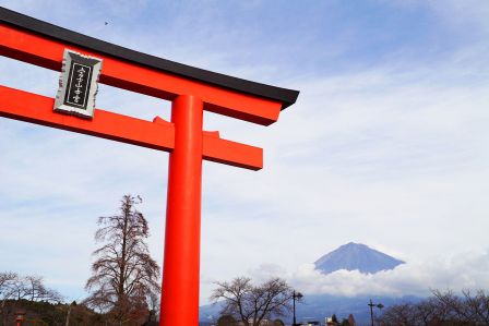 富士に抱かれた街の、ここだけのスパイスカレー。「籠と風呂敷」(富士宮)