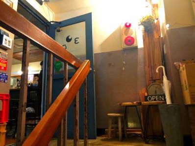 洒落たBARでいただく、無水ベトナムチキンココナッツカレー。「Bar 三月の水」(神保町)