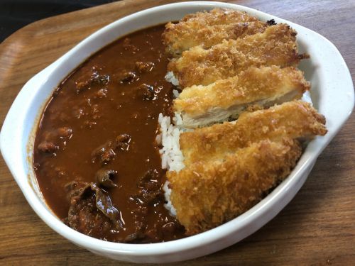 かつ庵のカツと、牛タン赤カレー