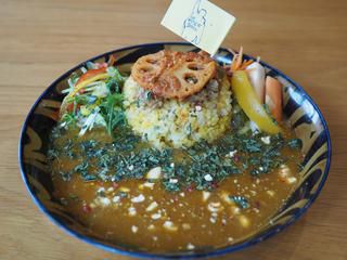 オシャレな隠れ家カフェで超本格的で感動的に美味しいお出汁&キーマスパイスカレー! 京橋 「FLOOR色s (フロアー ショックス)」