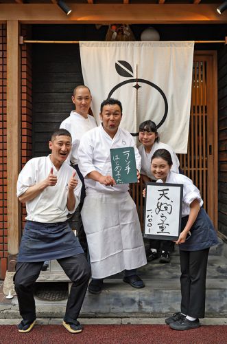 本日より【赤坂こみかん】が初のランチ営業スタート。昨夜の【和平カレー】と【珈琲小林】。そして今夜22時からは『カレバカラジオ』でゲストは【焼鳥たんべ】の丹部大将。