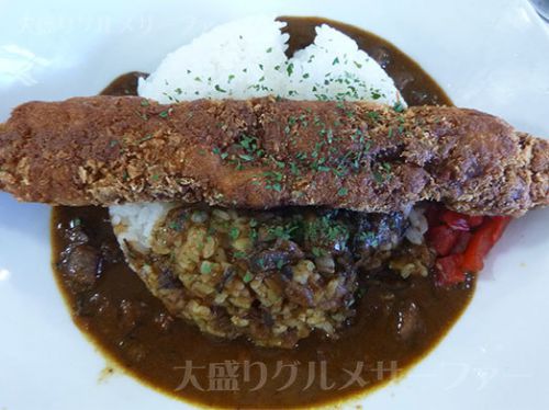 コーナン市川「鶏〇Taka/鶏マルタカ」ロングチキンカレー大盛り無料