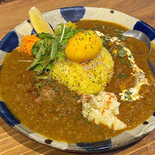 那覇市・間借りの小桜からパワーアップ!2号店「小梅」のスパイスカレーを食べてきました。