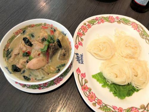 暑さが似合うタイのグリーンカレー素麺「カノムチーンゲーンキョワーン」(ゲウチャイ新宿店とバンコクMBK)