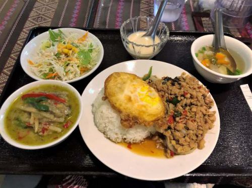 人気の「タイ料理パヤオ」(浅草橋)でタイハーブ香る「ガパオ&グリーンカレー」のコンボランチ