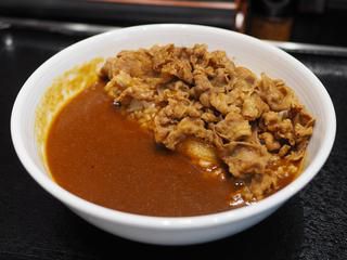 吉野家夏の祭典『カレー祭』で夏の人気メニューが1年ぶりの復活! 道頓堀 「吉野家 御堂筋難波店」