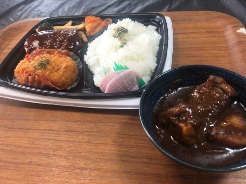 OKの弁当とちょっとマイカリー食堂の煮込みカレー