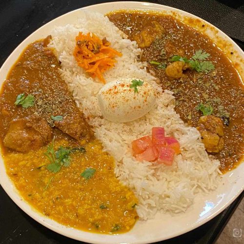 那覇市・栄町の間借りカレー「323カレー」で3種盛りの絶品カレーを食べてきた。