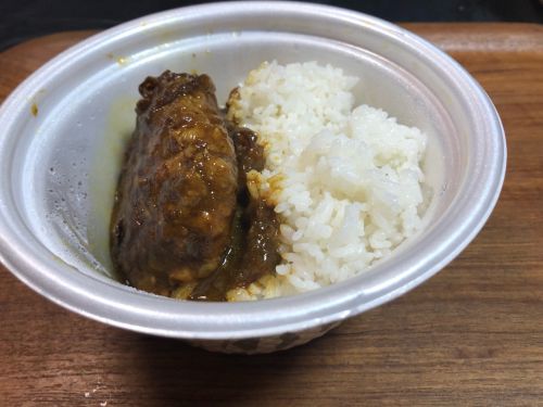 松屋の創業ハンバーグカレー的な