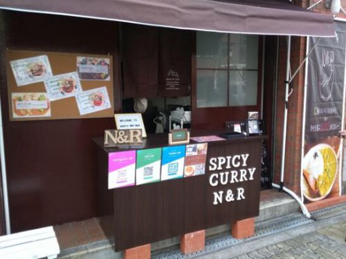 上新庄のSpicy curry N&Rスパイシーカレー エヌ&アールでスパイスキーマcurryと牛肉と鶏のだし汁curryのあいがけcurryセット!