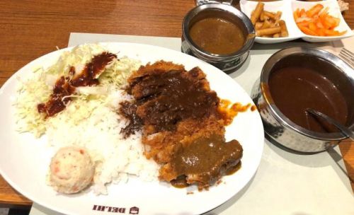新店「アトリエデリー」の22年正月は「カツカレー」(日本的カレー&昔のレシピのカシミールカレー)