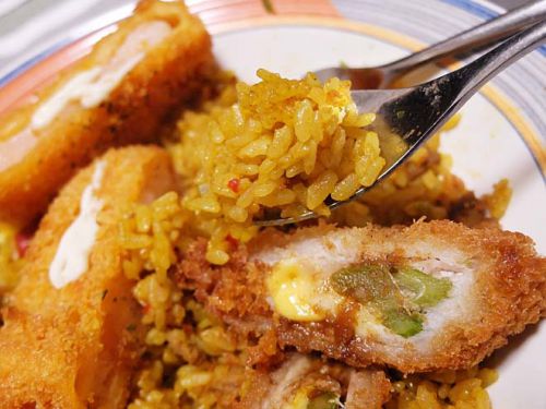 お家で、「CoCo壱番屋監修 カレーピラフ」 カツ載せ~!トマトのポタージュと♪ 220117