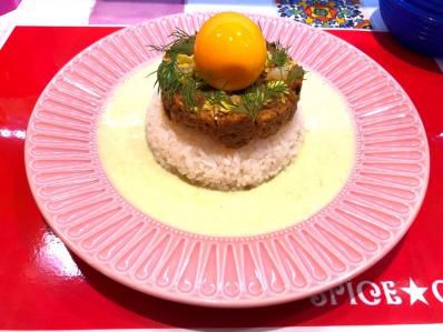 ドライ&ウェットの極み、カラフルPOPな実力店。「スパイスカレー43」(本町)
