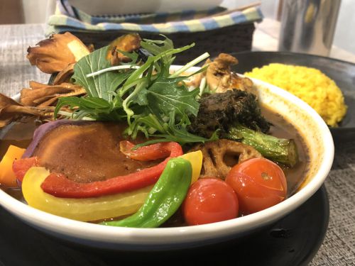 針中野『スープカレーとカフェ ishi-so』~爽快な味わい!!フレッシュな酸味が広がるトマト系スープカレー☆~