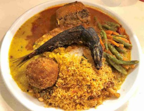 秋葉原のスリランカカレー「ニコニコ」で「フィッシュカレー」(今回は待ってましたーのカツオとイワシ)