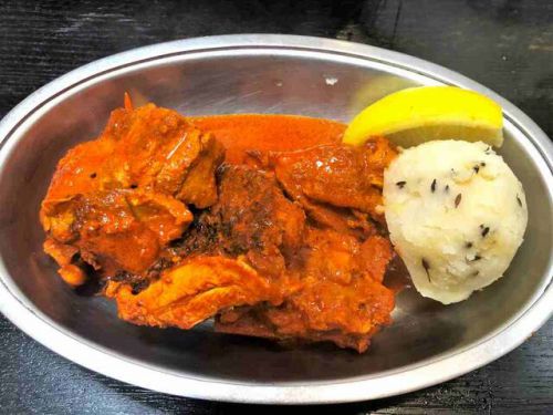 「デリー上野店」で魅力満載の最上級セット「グレートバリューセット」(※カレーは「カシミールポーク」)