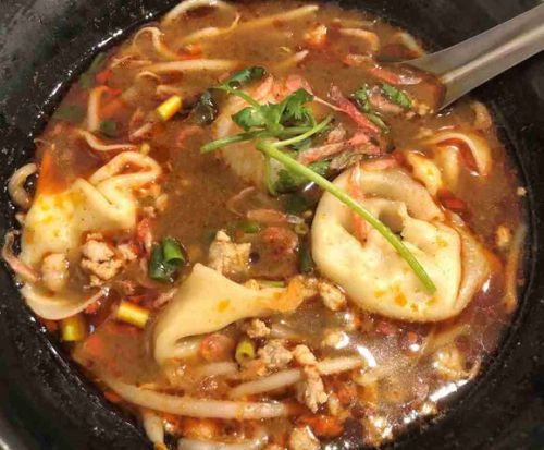 ランチで「ワンタン入りトムヤムクン」と「ミニグリーンカレー」(仲御徒町・タイヴィレッジ)