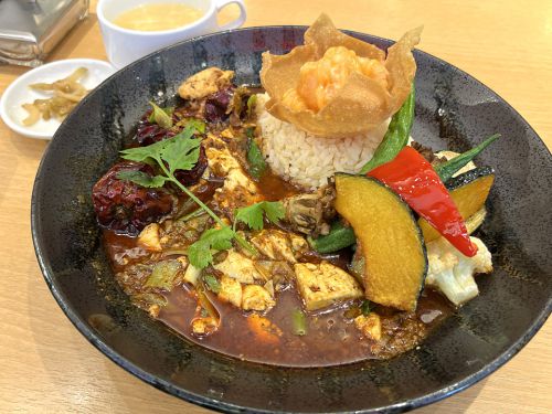 谷町四丁目『中国料理 桃花園』~痺れる刺激!!四川料理店考案の花椒香る麻婆スパイスカレー☆~