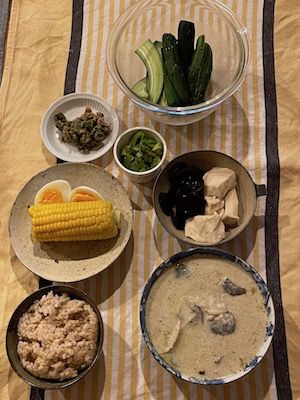 オーソドックスな色と思われるグリーンカレー